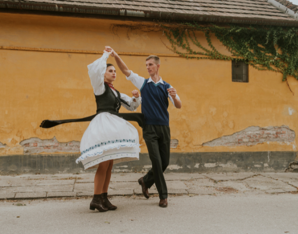 Párcserementes mezőszopori táncoktatás haladó felnőtteknek Horányi-Pirók Pankával és Horányi Csabával - Intenzív Néptánc