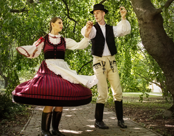 Vajdaszentiványi néptánc tanfolyam kezdő felnőtteknek Horányi Csabával és Horányi-Pirók Pankával – Intenzív Néptánc