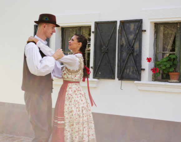 Feketelaki néptánc tanfolyam haladó felnőtteknek Horányi Csabával és Horányi-Pirók Pankával – Intenzív Néptánc